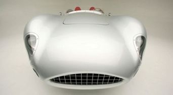 Воссоздали Aston Martin DBR2 1957 года