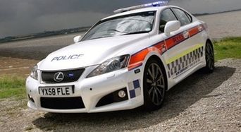 Британские полицейские пересели «заряженный» Lexus IS