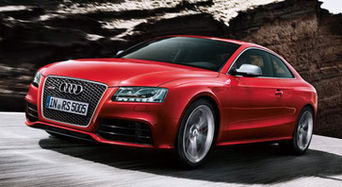 Audi представила самую мощную версию купе A5 - RS5