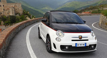 Продажи новой модели Fiat Abarth 500C начинаются в Европе