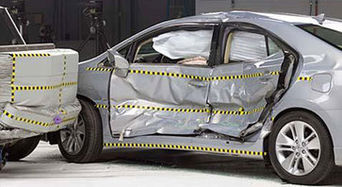 Проверка на безопасность моделей HS 250h от Lexus и Kizashi от Suzuki