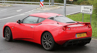 Крутой спорткар Evora S от компании Lotus посетит Париж