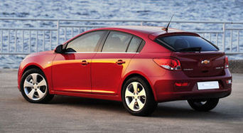 Компания Chevrolet распространила фото нового Cruze