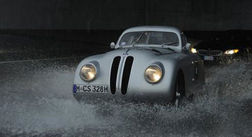 Победитель гонки Mille Miglia 2010 – ретромобиль 328 Touring Coupe от компании BMW