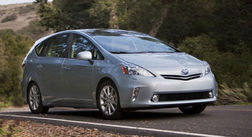 Дебют гибридного Toyota Prius v состоялся