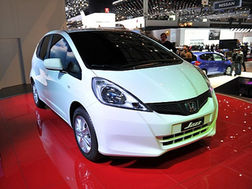 В Женеве компания Honda показала Jazz Hybrid нацеленный на Европу