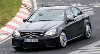 Улучшенный Mercedes-Benz C63 AMG Black Series