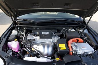 Toyota установила гибридный двигатель на Avalon