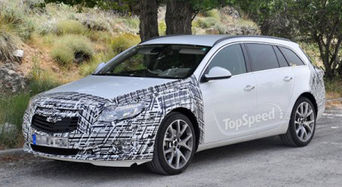 В объективы камер попал Opel Insignia