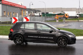 Новый Volkswagen Golf R показался без камуфляжа
