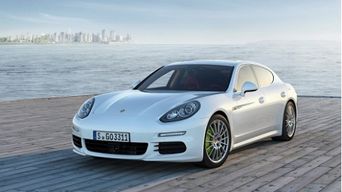 Porsche объявила украинские цены на Panamera