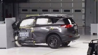 Toyota RAV4 не прошла краш-тест