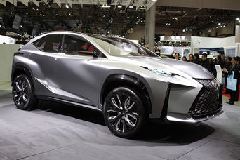 Серийный кроссовер Lexus LF-NX получился скромнее концепта