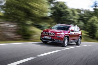 В Украину мчится Jeep Cherokee
