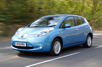 Nissan Leaf перестанет нуждаться в мойке