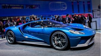 В США презентовали новейший суперкар Ford GT