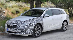 В объективы камер попал Opel Insignia