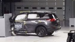 Toyota RAV4 не прошла краш-тест