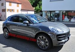 Появилось фото кроссовер Porsche Macan без камуфляжа