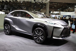 Серийный кроссовер Lexus LF-NX получился скромнее концепта