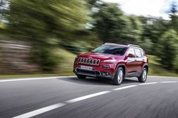 В Украину мчится Jeep Cherokee