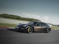 Компания Porsche представила публике наиболее "нашпигованную" версию Panamera.