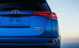 В следующем году стоит ожидать новую гибридную версию кроссовера Toyota RAV4