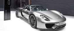 70 летняя жительница Флориды ездит в магазин на Porsche 918 Spyder