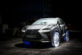 Lexus NX теперь умеет ездить на цельноледяных колёсах (Видео)