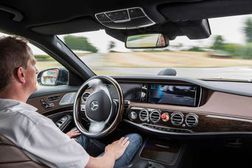 В Uber решились на перевозку пассажиров самоуправляемыми Мерседеса-ми