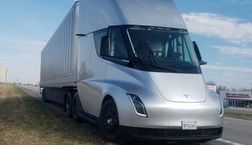 Грузовик Tesla Semi начал свое движение по США